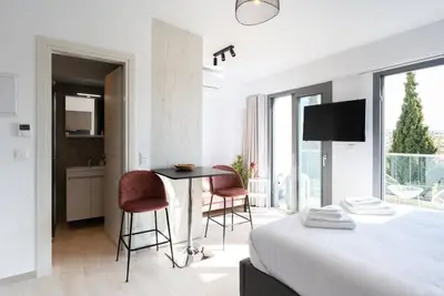 Image de Velvet Rose Luxury Studio in the City Center by BiNoBi!