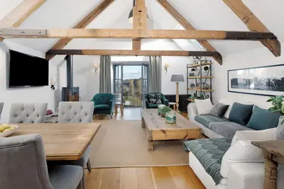 Image de Luxury 3 bed with river views, parking & garden