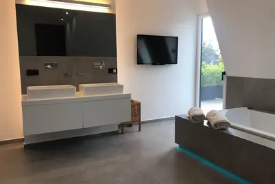 Image de Chic Dg apartment with spa bath, 2 bedrooms and sunny roof terrace