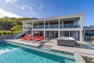 Image de Five-Bedroom Hilltop Villa with Pool and Jacuzzi
