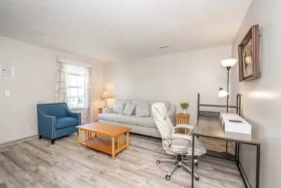 Image de Arkstone Retreat 2 – Chic 2 Bdr!
