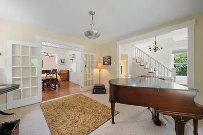 Image de Classic Charm on Ashland – For 8