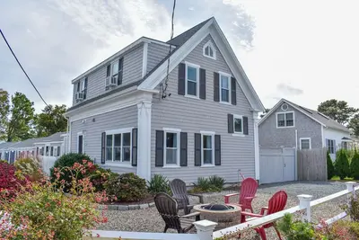 Image de Quintessential Cape Cod condo, . 4 miles to the beach