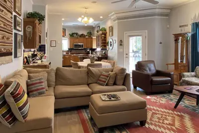 Image de 3-bedroom home close to New Mexico State University and the Convention center.