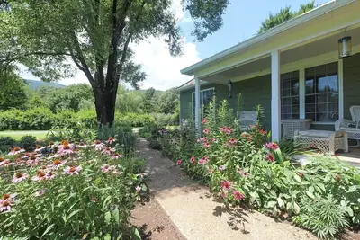 Image de Blue Rivers Cottage-Cottage-Vue sur Montagne-Salle de bain privée séparée