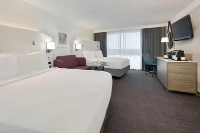 Image de Modern Room & Fine Dining in Downtown Dallas! Outdoor Pool!