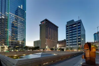 Image de 2 Stylish Rooms w/ Elegant Décor, Downtown Dallas Location! Outdoor Pool!