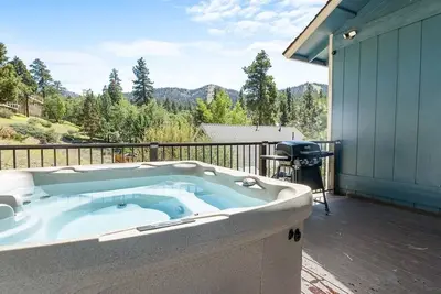 Image de Walk to Ski Resort | Hot Tub | Mountain Views