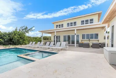Image de Boundless, Beachfront home; walk on the beach to restaurants & sandbars!