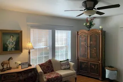 Image de Under the Oaks in Mobile’s Historic District
