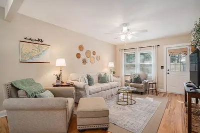Image de The Park Circle Haven - Spacious 5br/4ba Home!