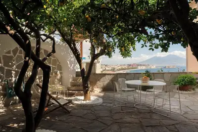 Image de Enchanting freestanding suite with a fantastic view of the Bay of Naples