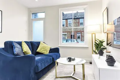 Image de City Elegance: Spacious 2br for Urban Comfort