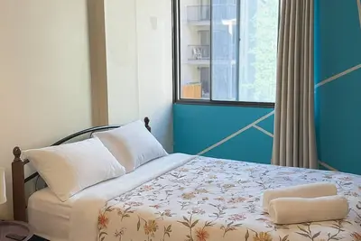 Image de Cultural Crossing: Cozy City Escape