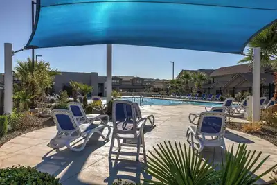 Image de Luxury 3-bedrm St. George townhome with pool by Sand Hollow & Zion. Sleeps 10