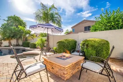 Image de Discover the perfect retreat in - private hot tub and pool