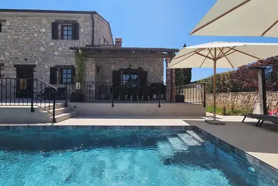 Image de Crogo Villa Avena, Exklusives Steinhaus in Višnjan, Istrien – Stilvolle Ausstattung, Salzwasser-Pool