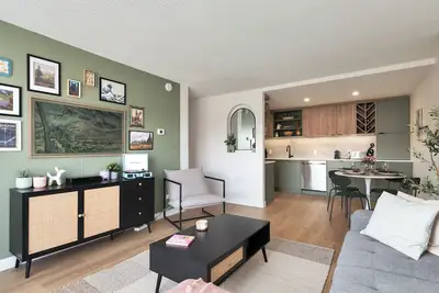 Image de Trendy Kensington Condo - Fully Renovated!