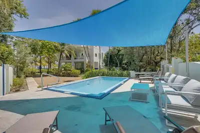 Image de Secluded Villa w\/ Pool, Beachfront & Large Kitchen
