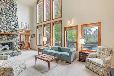 Image de Close to Wine Trail: Home w/ Deck Near Applegate