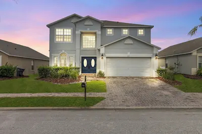 Image de New Luxurious 4-bedroom house with Heated Pool near Disney