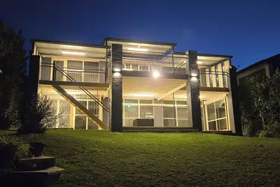 Image de The Nautilus at Lake Macquarie | Indoor Heated Pool | Kayaks | Jetty