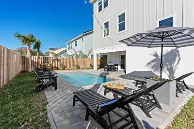 Image de Heated Pool - 4 En-Suite King Bedrooms & Bunkroom for 6 - Direct Beach Access