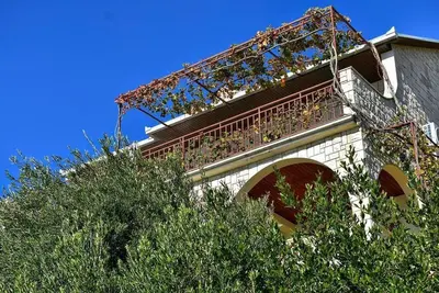 Image de Apartment 530\/1267 (Central Dalmatia - Pisak), 60m from the beach