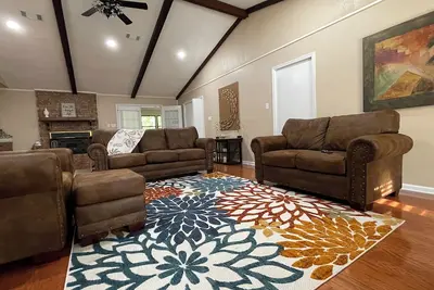 Image de Spacious 5-bedroom house in welcoming Pine Bluff with WiFi, Ac