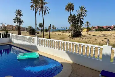Image de 5 minutes from the beach. Large holiday home with private pool