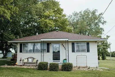 Image de Charming 2-bedroom house  comfortable cottage in the country but close to city