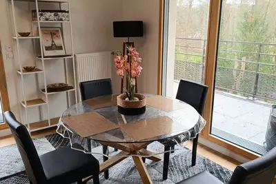 Appartement 'Chez Sibylle Chevreuse Saclay' avec balcon, Wi-Fi et climatisation