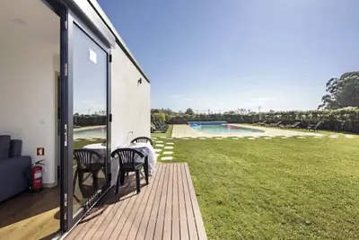 Maison de vacances 'Villa Com 4 Apartamentos' avec piscine partagée, terrasse privée et Wi-Fi