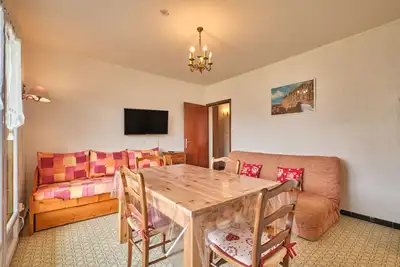 Image de Appartement 'Lans En Vercors Appartement 2 Pièce' avec vue sur montagne et balcon
