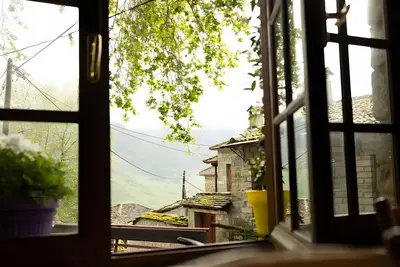 Image de Maison d'hôtes 'Armoloi Room 2' avec vue sur les montagnes, terrasse partagée et Wi-Fi