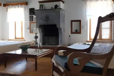 Image de Maison de vacances 'Armoloi House' avec vue sur les montagnes, terrasse partagée et Wi-Fi