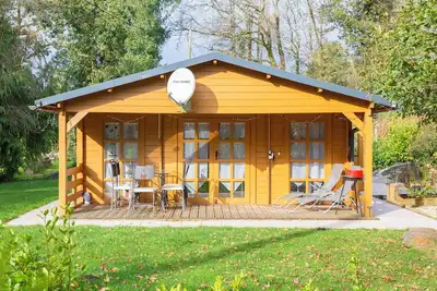 Image de Chalet '15min Des Plages Et Baie Douarnenez' avec Terrasse Privée et Jardin Privé