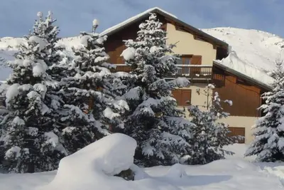 Image de Studio 'L'Erable 4 Pers' avec vue sur montagne et balcon