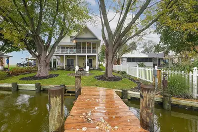 Image de Charming Middle River Hideaway with Water-Front/ Fire-pit/WiFi/Prvt Parking