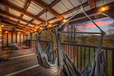 Image de New Listing Dscnt! Mtn View, King Bed, Theater, Hot Tub, Xbox!
