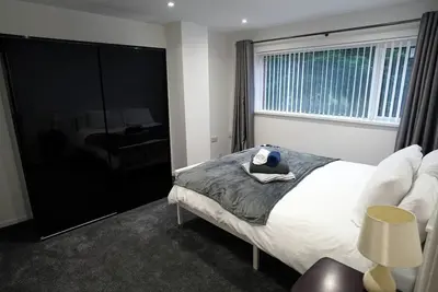 Image de 4 bed House - Private Garden - Free Parking