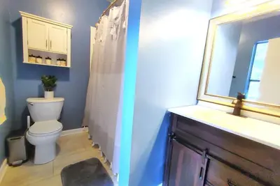 Image de Beautiful private bedroom #1, King-size bed, and Ac in charming Greensboro