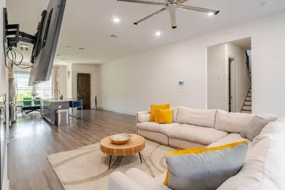 Image de Vibrant 3 Beds 2 bedroom House 15min from Hou