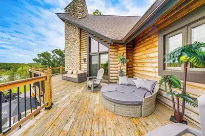 Image de Ottawa Cabin: Hot Tub, Wraparound Deck, Games