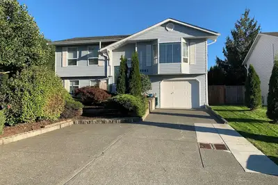 Image de Private House in quiet neighbourhood w\/ hot tub & secure garage parking