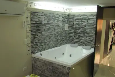 Image de One Bedroom Ac Hot Tub 1 block Parque Poblado