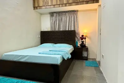 Bedroom with Kitchen & Attached Bathroom in Heart of Chennai – Ac & WiFi.