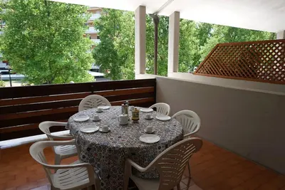 Image de Grand appartement sur 2 étages près de la plage par BeahostRentals