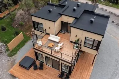 Image de Ultra Luxurious Modern Chalet + Private Jacuzzi