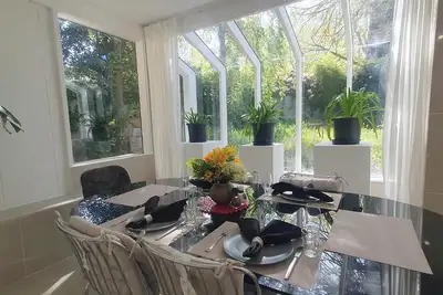 Image de Architectural Comfy 2b&2b home with garden view close to lake & Shopping Centre